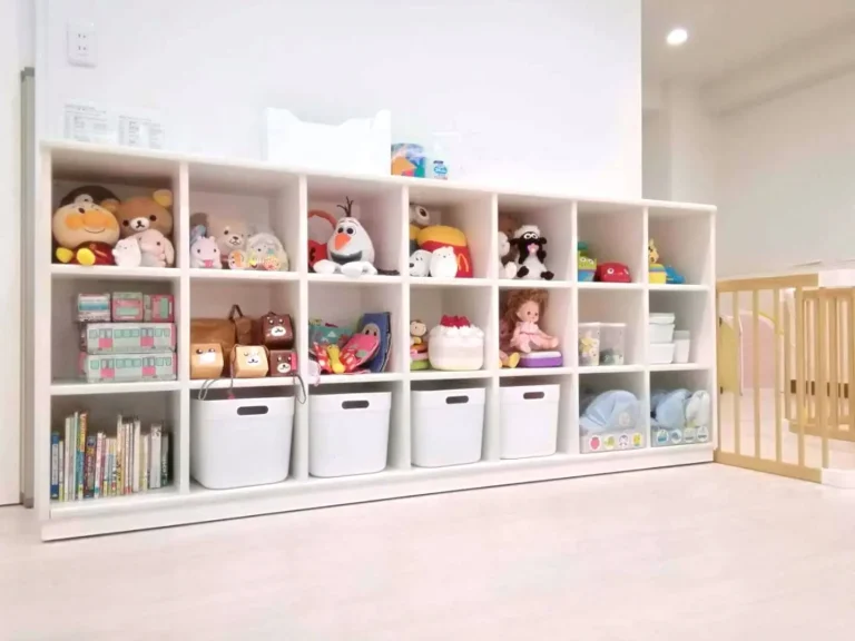 東京都調布市の保育園（認可外保育園・企業主導型保育園・小規模保育園・プリスクール）、カメリアキッズ国領園の、清潔感のある保育室の写真