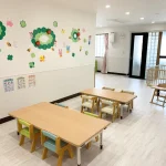 東京都大田区の保育園（認可外保育園・企業主導型保育園・小規模保育園・プリスクール）、カメリアキッズ大森園の、清潔感のある保育室の写真