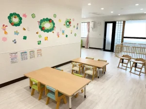 東京都大田区の保育園（認可外保育園・企業主導型保育園・小規模保育園・プリスクール）、カメリアキッズ大森園の、清潔感のある保育室の写真