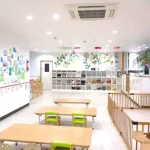東京都府中市の保育園（認可外保育園・企業主導型保育園・小規模保育園・プリスクール）、カメリアキッズ清水が丘園の、清潔感のある保育室の写真