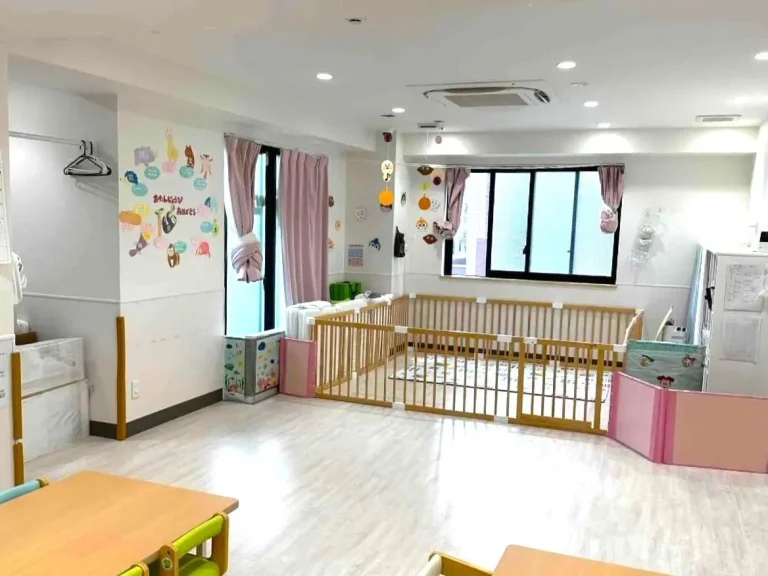 東京都大田区の保育園（認可外保育園・企業主導型保育園・小規模保育園・プリスクール）、カメリアキッズ蒲田2号園の、清潔感のある保育室の写真