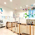 東京都大田区の保育園（認可外保育園・企業主導型保育園・小規模保育園・プリスクール）、カメリアキッズ蒲田園の、清潔感のある保育室の写真