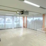 東京都世田谷区の保育園（認可外保育園・企業主導型保育園・小規模保育園・プリスクール）、カメリアキッズ豪徳寺園の、清潔感のある保育室の写真