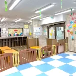 東京都江東区の保育園（認可外保育園・企業主導型保育園・小規模保育園・プリスクール）、カメリアキッズ亀戸園の、清潔感のある保育室の写真