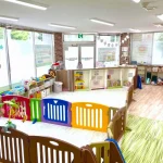 東京都江東区の保育園（認可外保育園・企業主導型保育園・小規模保育園・プリスクール）、カメリアキッズ千石園の、清潔感のある保育室の写真
