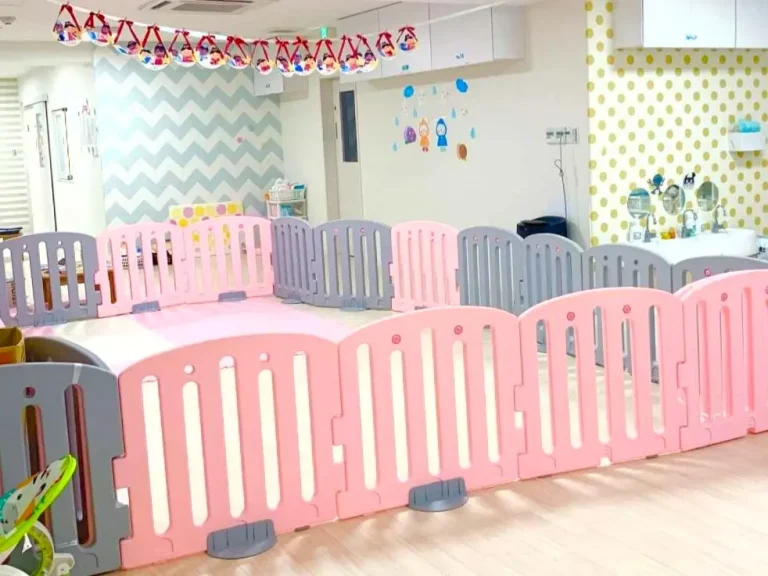 神奈川県横浜市の保育園（認可外保育園・企業主導型保育園・小規模保育園・プリスクール）、カメリアキッズ南太田園の、清潔感のある保育室の写真