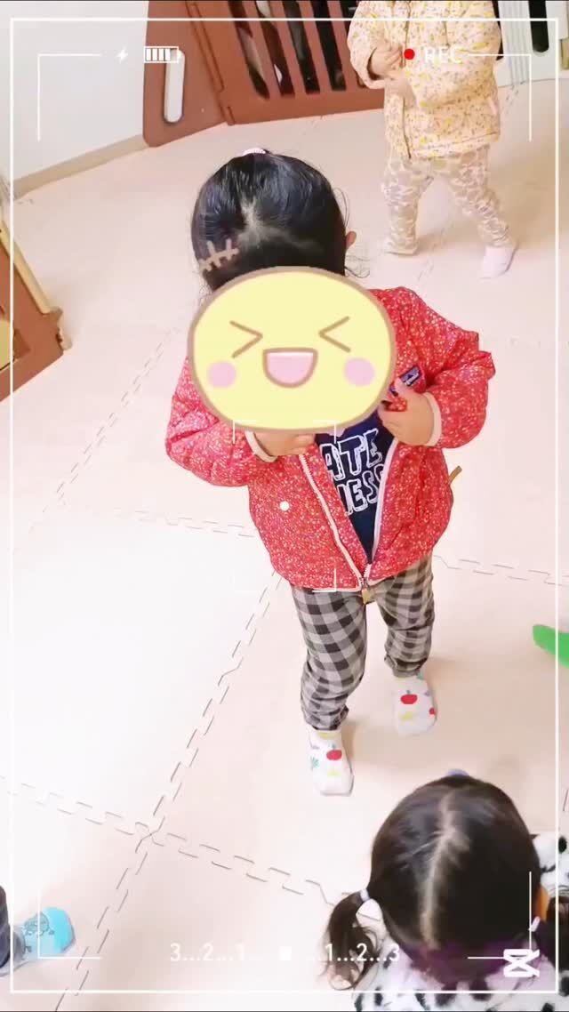 こんにちは😃カメリアキッズ日ノ出町園です♪お散歩前のお支度中を撮影してみました📸靴下を履いたら、次は上着!!帽子をかぶって靴を履いて⋯色々とお支度がありますが、みんなお散歩が楽しみでワクワクしながら取り組んでいます👍.*｡ﾟ♬*゜ﾟ.*･｡ﾟ♬*゜ﾟ.*･｡ﾟ♬*.*･｡ﾟ♬*随時説明会開催中です✨️ご連絡お待ちしております🌈他SNSも要チェック♪Instagram：@itg_camellia_kidsTwitter：camellia_kidsyoutube：🔎カメリアキッズほいくえ：🔎カメリアキッズTikTok:🔎@camellia_kids_hoikuen⁡⁡☆☆☆☆☆☆☆☆☆☆☆☆🚩カメリアキッズ 日ノ出町園🚩〒231-0066神奈川県横浜市中区日ノ出町1-200日ノ出サクアス201☎️045-334-8529園児・保育士さん・調理さん**◎◎◎募集中**◎◎◎*⁡#カメリアキッズ#神奈川県#中区保育園#認可外保育園#保活