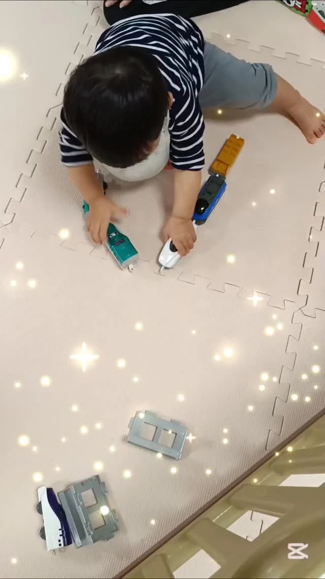 こんにちは♪カメリアキッズ日ノ出町園です😊室内あそびの様子です🎶「〇〇作りたい」とブロックで組み立ててみたり、電車をつなげて走らせてみたりと、好きなあそびをして過ごしています✨️雨の日はビル内をお散歩したり、座って遊べる粘土やお絵かきも楽しめるようになりました🖍️.*｡ﾟ♬*゜ﾟ.*･｡ﾟ♬*゜ﾟ.*･｡ﾟ♬*.*･｡ﾟ♬*随時説明会開催中です✨️ご連絡お待ちしております🌈他SNSも要チェック♪Instagram：@itg_camellia_kidsTwitter：camellia_kidsyoutube：🔎カメリアキッズほいくえ：🔎カメリアキッズTikTok:🔎@camellia_kids_hoikuen⁡⁡☆☆☆☆☆☆☆☆☆☆☆☆🚩カメリアキッズ 日ノ出町園🚩〒231-0066神奈川県横浜市中区日ノ出町1-200日ノ出サクアス201☎️045-334-8529園児・保育士さん・調理さん**◎◎◎募集中**◎◎◎*⁡#カメリアキッズ#神奈川県#中区保育園#認可外保育園#保活