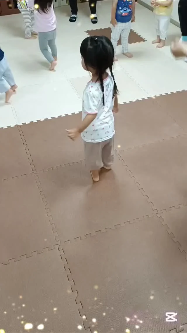 こんにちは🎶カメリアキッズ日ノ出町園です🫧サーキットの様子をお届けします👣５月のリズム体操は『チェケマッチョ』新しいお友達もサーキットに慣れてきて、柔軟体操や動物模倣も積極的に参加しています✨️.*｡ﾟ♬*゜ﾟ.*･｡ﾟ♬*゜ﾟ.*･｡ﾟ♬*.*･｡ﾟ♬*随時説明会開催中です✨️ご連絡お待ちしております🌈他SNSも要チェック♪Instagram：@itg_camellia_kidsTwitter：camellia_kidsyoutube：🔎カメリアキッズほいくえ：🔎カメリアキッズTikTok:🔎@camellia_kids_hoikuen⁡⁡☆☆☆☆☆☆☆☆☆☆☆☆🚩カメリアキッズ 日ノ出町園🚩〒231-0066神奈川県横浜市中区日ノ出町1-200日ノ出サクアス201☎️045-334-8529園児・保育士さん・調理さん**◎◎◎募集中**◎◎◎*⁡#カメリアキッズ#神奈川県#中区保育園#認可外保育園#保活