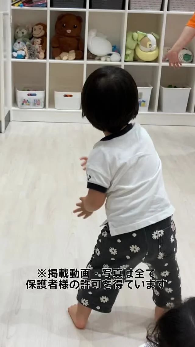 こんにちは！カメリアキッズ曙橋園です。イングリッシュタイムの様子をお届けします✨リズムに合わせて踊ったり歌ったり🎤楽しい時間です。🌈随時説明会開催中です！ご連絡お待ちしております！他SNSも要チェック♪HP：カメリアキッズyoutube：🔎カメリアキッズほいくえ：🔎カメリアキッズTikTok：🔎@camellia_kids_hoikuen☆☆☆☆☆☆☆☆☆☆☆☆カメリアキッズ曙橋園〒162-0065住所：東京都新宿区住吉町3-16グランハイツ1階☎️03-6380-4067#カメリアキッズ#東京都#新宿区保育園#認可外保育園#保活