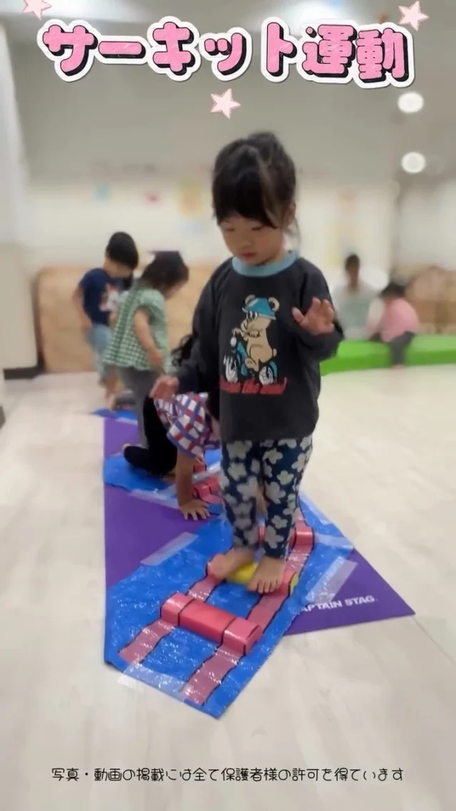 サーキット活動♪みんな身体を動かすのが大好きです☆【北区で保育園をお探しの方へ】カメリアキッズ田端園では、園見学・入園に関するご相談を受け付けています。田端駅から徒歩圏内にある保育園です。日々の遊びや季節の行事を通じて、子ども一人ひとりの成長を大切にした保育を行っています。 ■ 入園・園見学について・見学可能日・対象年齢・入園に関する詳細 詳細は、プロフィールのウェブサイトにある入園案内をご確認ください。 ■ 保育士の採用についてカメリアキッズ田端園では、保育士を募集しています。職員同士で子どもたちの様子や保育内容を共有し、相談・連携しながら日々の保育に取り組んでいます。 ・募集職種・雇用形態・給与・休日・応募方法 採用に関する詳細は、プロフィールのウェブサイトにある採用ページをご確認ください。 【カメリアキッズ田端園】東京都北区田端新町3丁目36-10 トミヤハイム 1F