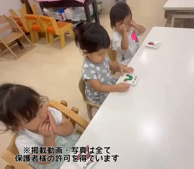 こんにちは。カメリアキッズ相模原園です。英語の先生と一緒に、絵本を読む前の歌を元気いっぱい上手に歌いました！【相模原市で保育園をお探しの方へ】カンプをしたり、元気いっぱい身体を動かしました！カメリアキッズ相模原園では、園見学・入園に関するご相談を受け付けています。相模原駅から徒歩圏内にある保育園です。日々の遊びや季節の行事を通じて、子ども一人ひとりの成長を大切にした保育を行っています。■ 入園・園見学について・見学可能日・対象年齢・入園に関する詳細詳細は、プロフィールのウェブサイトにある入園案内をご確認ください。■ 保育士の採用についてカメリアキッズ相模原園では、保育士を募集しています。職員同士で子どもたちの様子や保育内容を共有し、相談・連携しながら日々の保育に取り組んでいます。・募集職種・雇用形態・給与・休日・応募方法採用に関する詳細は、プロフィールのウェブサイトにある採用ページをご確認ください。【カメリアキッズ相模原園】神奈川県相模原市中央区相模原3-1-13グランシャリオ相模原2階